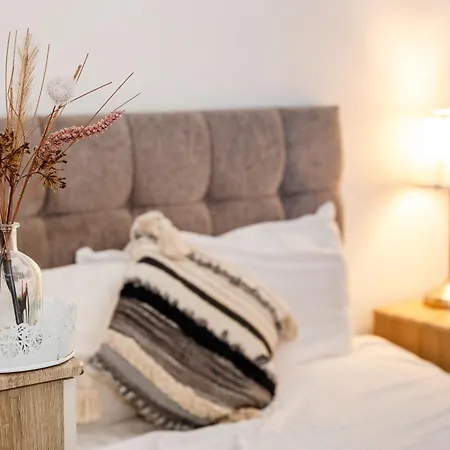 Newly Furnished Close To City Centre In Leeds With Secure Parking ليدز