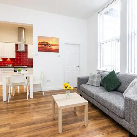 Newly Furnished Close To City Centre In Leeds With Secure Parking شقة