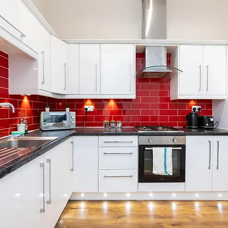 شقة Newly Furnished Close To City Centre In Leeds With Secure Parking