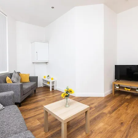 Newly Furnished Close To City Centre In Leeds With Secure Parking شقة ليدز
